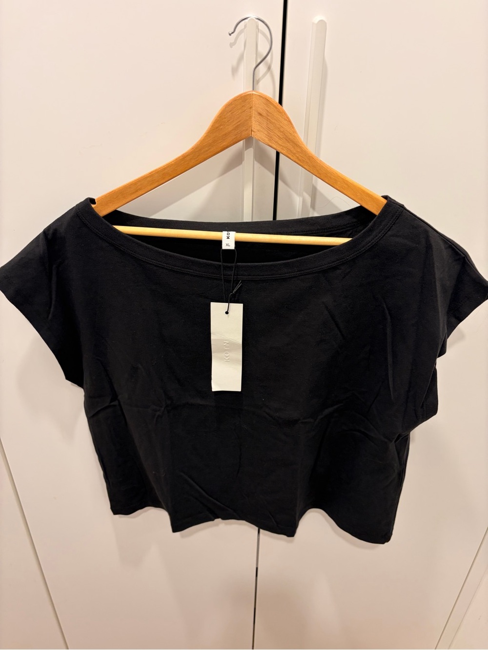 KOTN Black Boxy Crop Tee